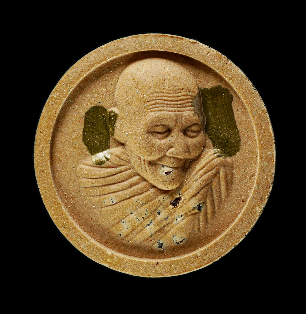 28Jan25 (66)ap.jpg - พระผงจันทร์ลอยหลวงปู่ฮก รตินธโร วัดมาบลำบิด (วัดราษฎร์เรืองสุข) อ.บ้านบึง จ.ชลบุรี สร้างอุโบสถ ปี2558 เนื้อผงพุทธคุณ ผงว่าน ตอกโค๊ต ฮ ฝังพลอยเสก จารหม [..] | https://kamulet.in.th